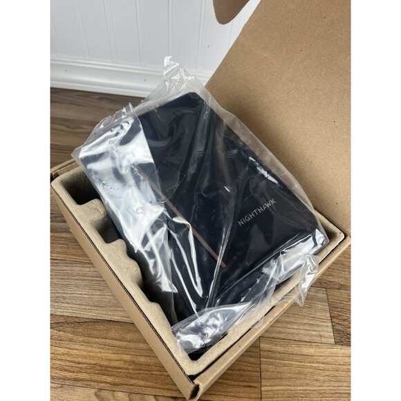 NETGEAR CM2000-100NAS Nighthawk 32 x 8 DOCSIS 3.1 Cable Modem Black - Picture 2 of 4